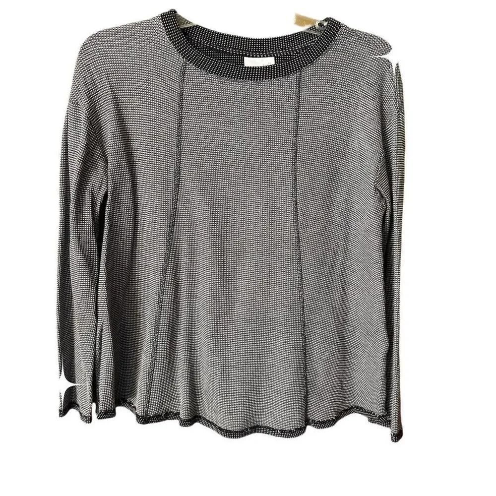 J.Jill size PM knit loose fit scoop neck knit top or sweater.